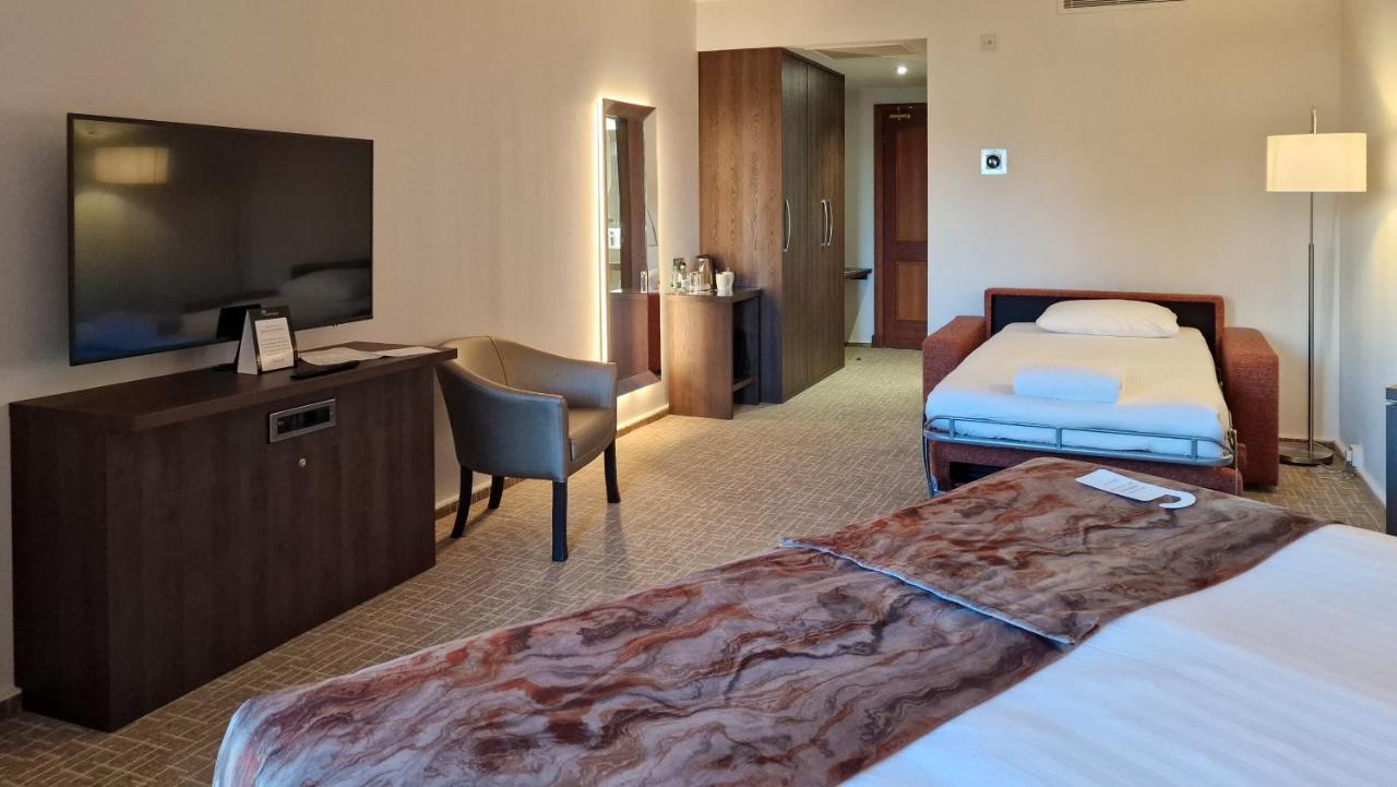 Coppid Beech Hotell Bracknell Exteriör bild