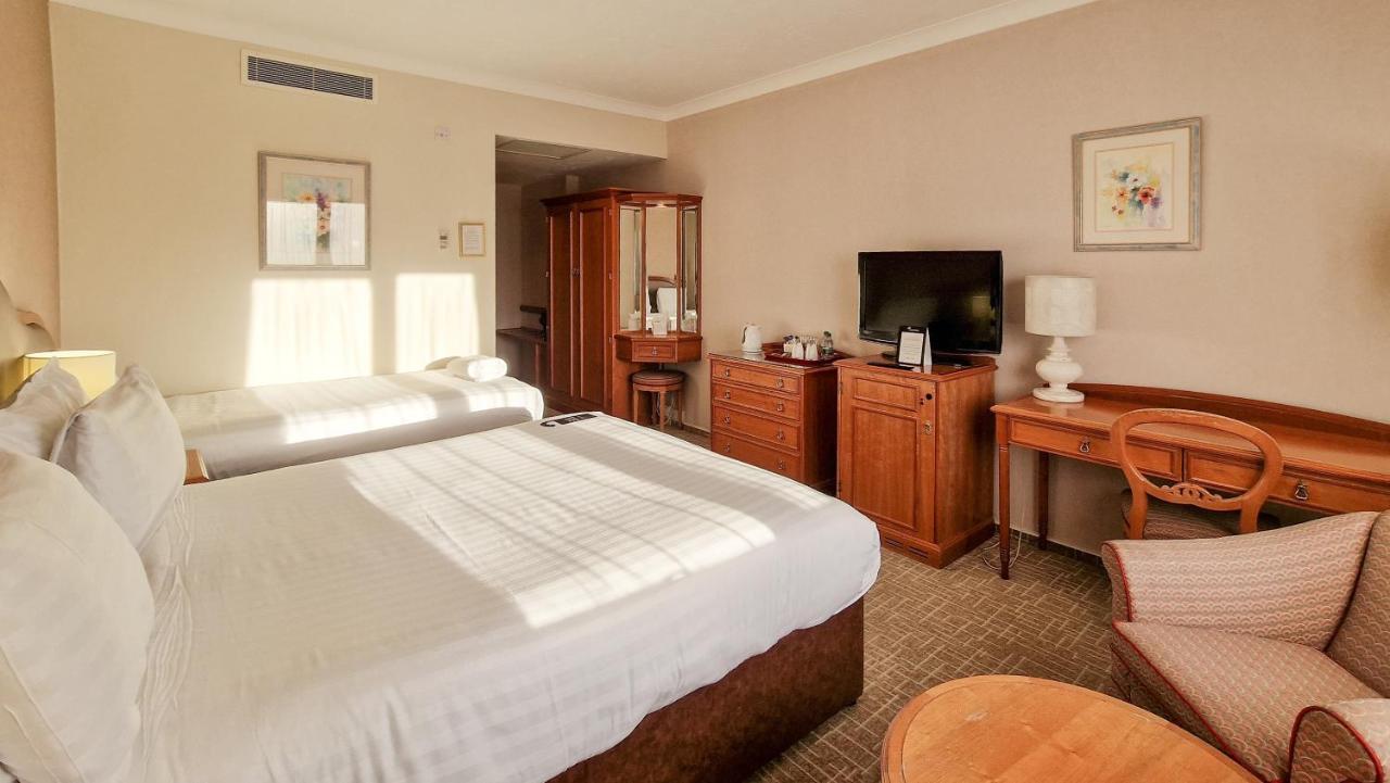 Coppid Beech Hotell Bracknell Exteriör bild